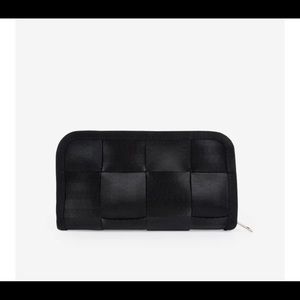 EUC Harvey’s Original Seatbelt wallet